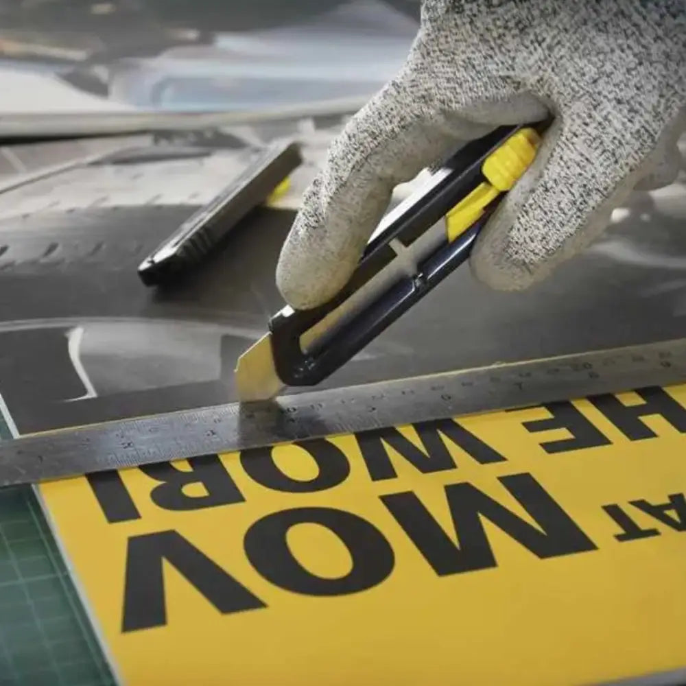 Estilete Retrátil 18mm Stanley | Com Trava Automática STANLEY